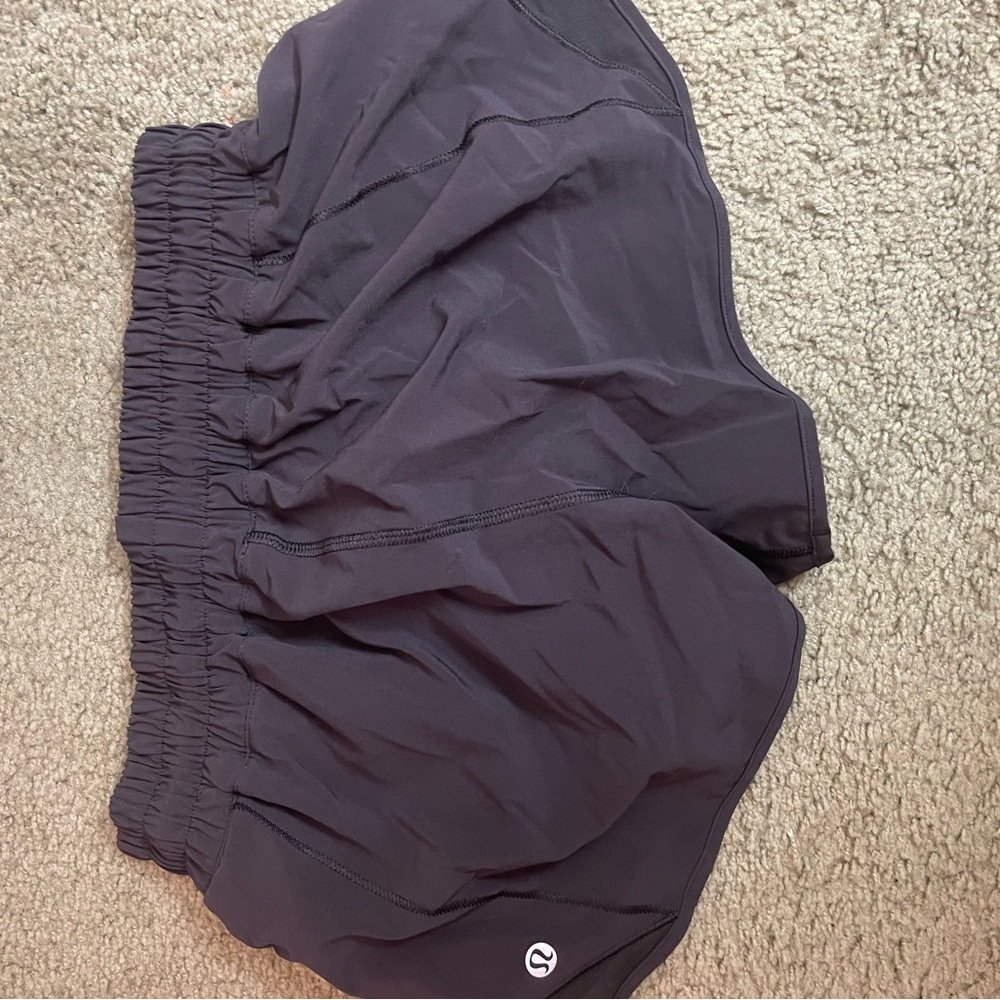 Women’s lululemon low rise lined shorts 2.5